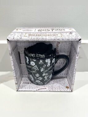NEW The Wizarding World of Harry Potter Mug & Socks Gift Set